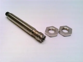 Omron E2A-S08LN04-M5-B2