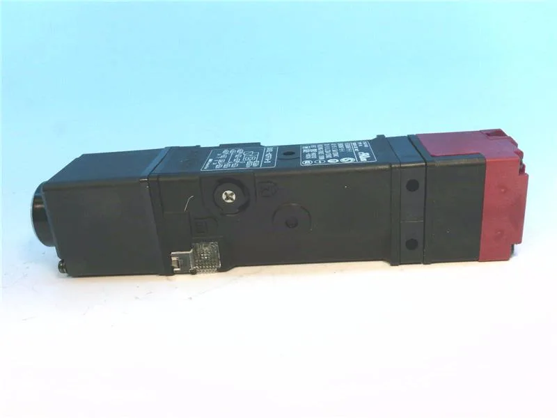 Omron D4SL-N2FFA-D — Limit Switches (image 5)