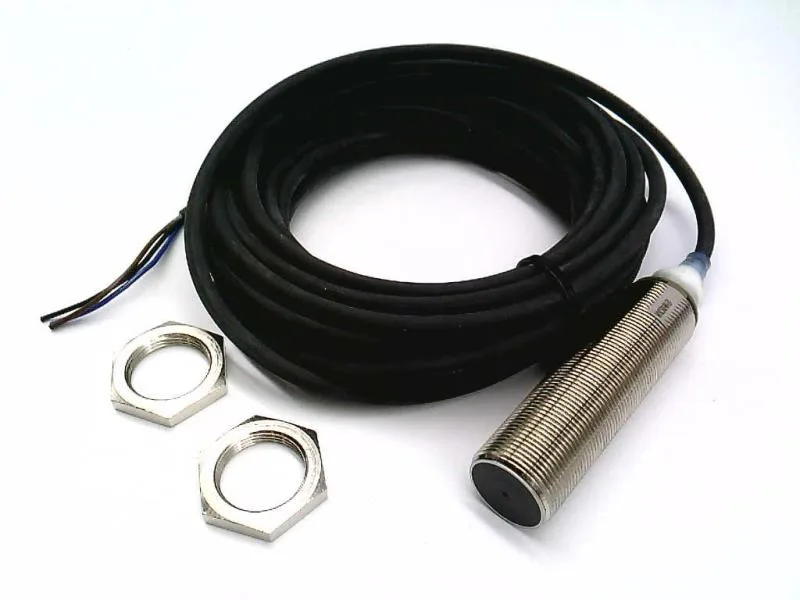 Omron E2A-M18LS08-WA-B1 5M — Proximity Sensors