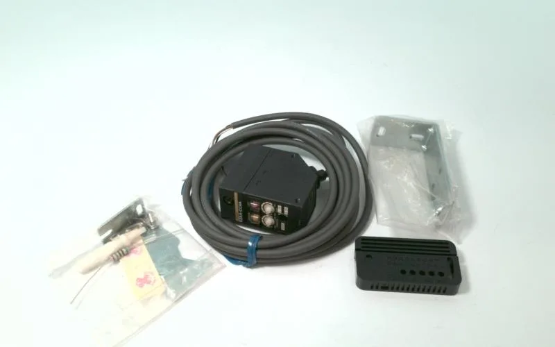 Omron E3XA-CC4A — Photoelectric Sensors (image 4)