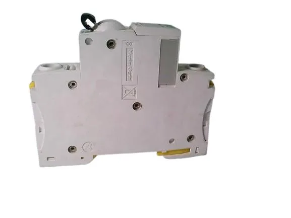 Schneider Electric A9F08106 (image 2)