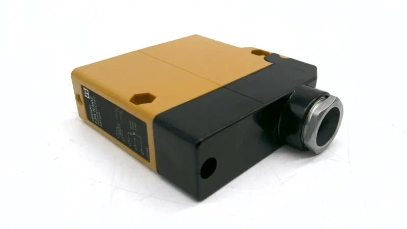 Omron E3A-R3M2 — Photoelectric Sensors (image 2)