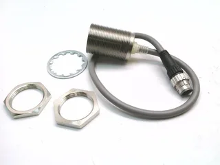 Omron E2E-X10B4-M1TJ-IL2 0.3M — Proximity Sensors