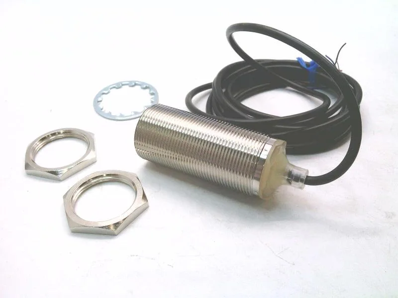 Omron E2B-M30LS10-WP-B1 2M — Proximity Sensors (image 2)