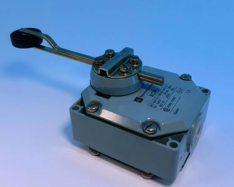 Schneider Electric XCRB12 — Limit Switches (image 2)