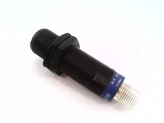Schneider Electric XS4P18PA370D — Proximity Sensors (image 3)