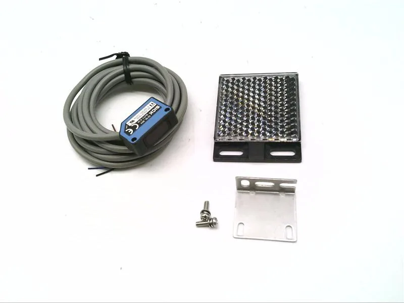 SICK WL100-P1439 — Photoelectric Sensors