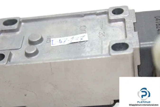 Omron D4B-1111N — Limit Switches (image 3)