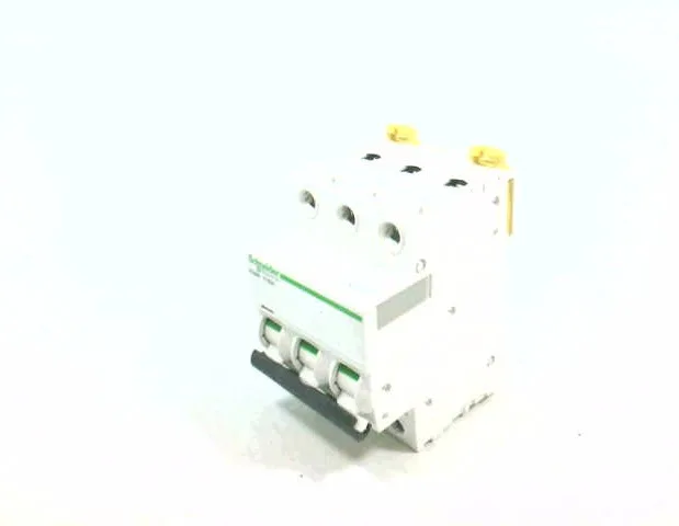 Schneider Electric A9F79320 (image 3)
