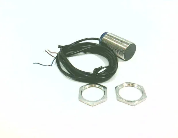 Schneider Electric XS1M30MA250 — Proximity Sensors (image 3)