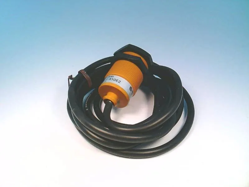 Omron E2F-X10E2 — Proximity Sensors (image 3)