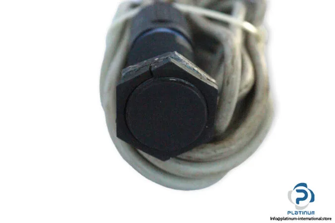 Schneider Electric XS4P30PA370B — Proximity Sensors (image 4)