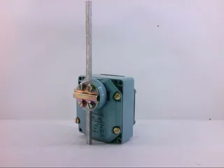 Schneider Electric XCRF17H2 — Limit Switches (image 3)