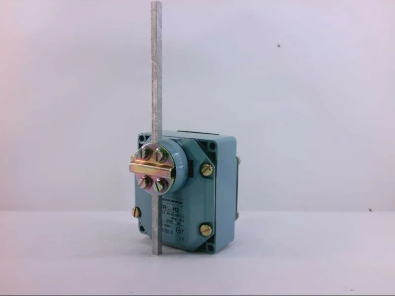 Schneider Electric XCRF17H2 — Limit Switches (image 3)