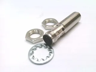 Omron E2B-M12KS04-M1-C2 — Proximity Sensors (image 2)