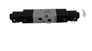 Festo VUVS-L20-B52-D-G18-F7-1C1 — Solenoid & Directional Valves (image 2)