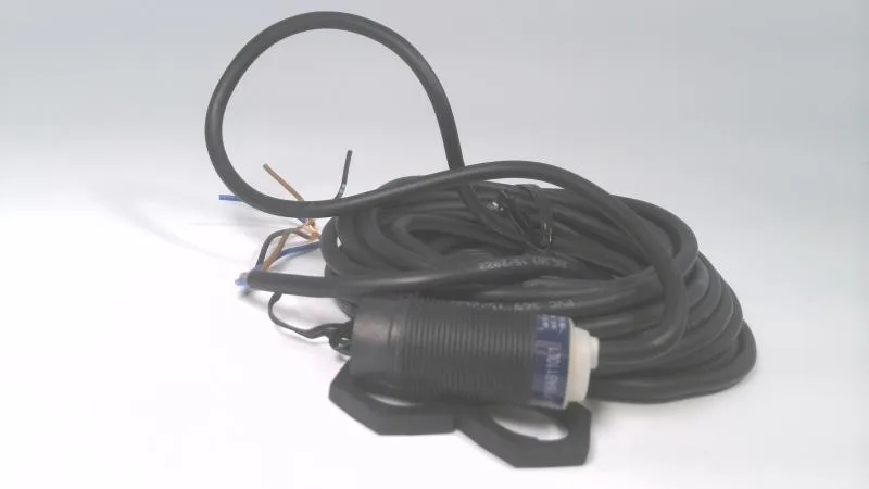 Schneider Electric XS4P18AB110L1 — Proximity Sensors (image 2)