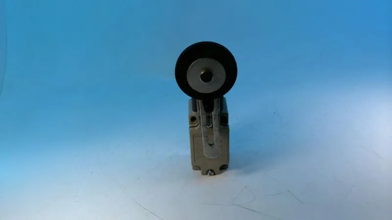 Omron D4B-1113N — Limit Switches (image 2)