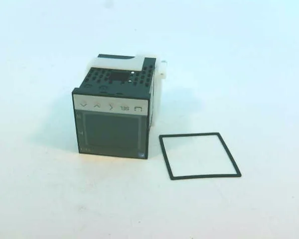 Fuji Electric PXF4AVY2-0V1A1 — Process / Temperature Controllers