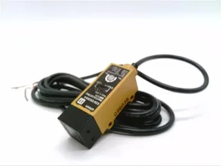 Omron E3SDS30E4 — Photoelectric Sensors