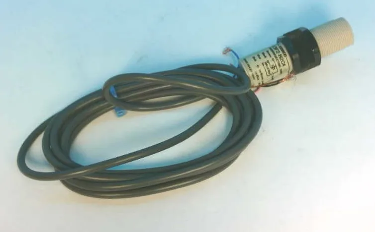 Omron E3F2-R2C4 — Photoelectric Sensors (image 3)