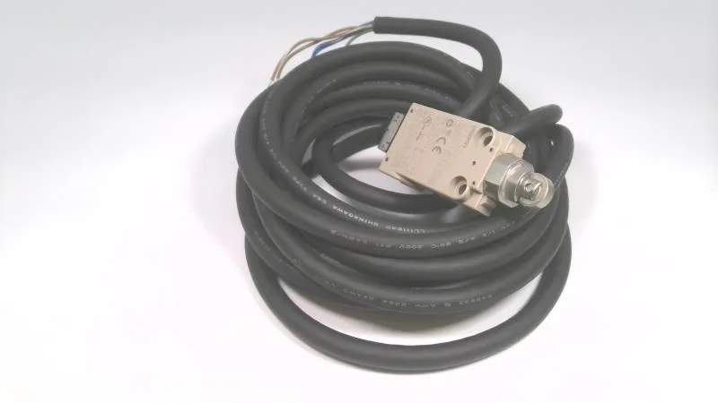 Omron D4F-202-5D — Limit Switches (image 4)
