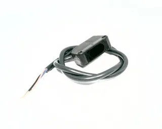 Omron E3Z-D82 0.3M — Photoelectric Sensors (image 2)