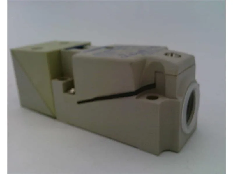 Schneider Electric XS7C40MP230H7 — Proximity Sensors (image 3)