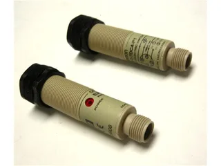 Omron E3F27C4P1 — Photoelectric Sensors