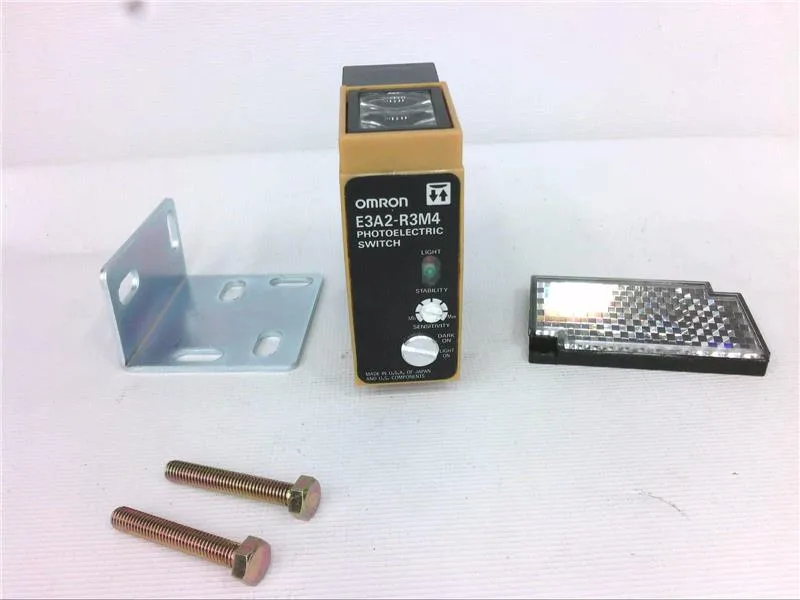 Omron E3A2-R3M4 — Photoelectric Sensors