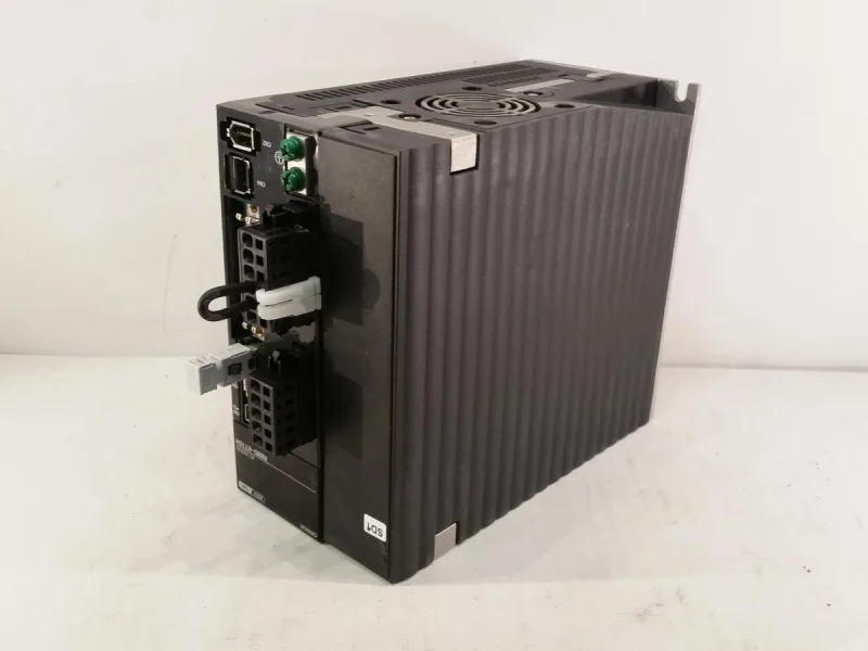 Omron R88D-KT10H — Servo Drives