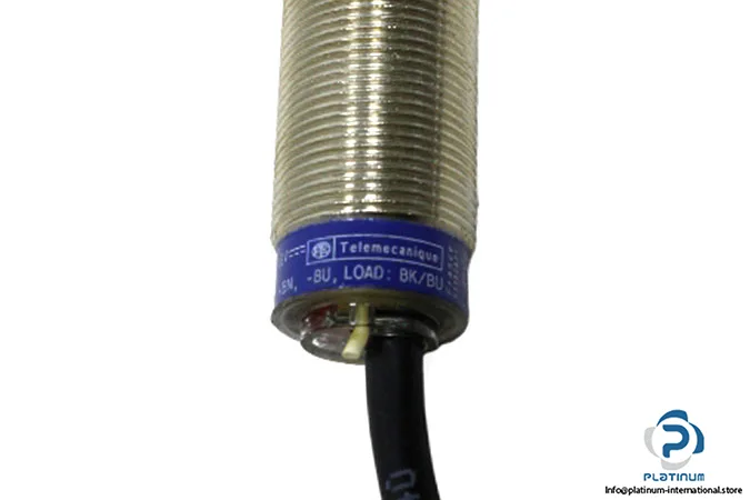 Schneider Electric XS1M18PA370 — Proximity Sensors (image 4)