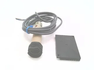 Omron E3F2-R2Z1-2M — Photoelectric Sensors (image 2)