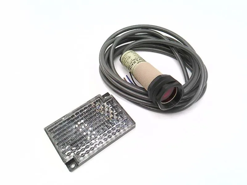 Omron E3F2-R4C4 2M — Photoelectric Sensors