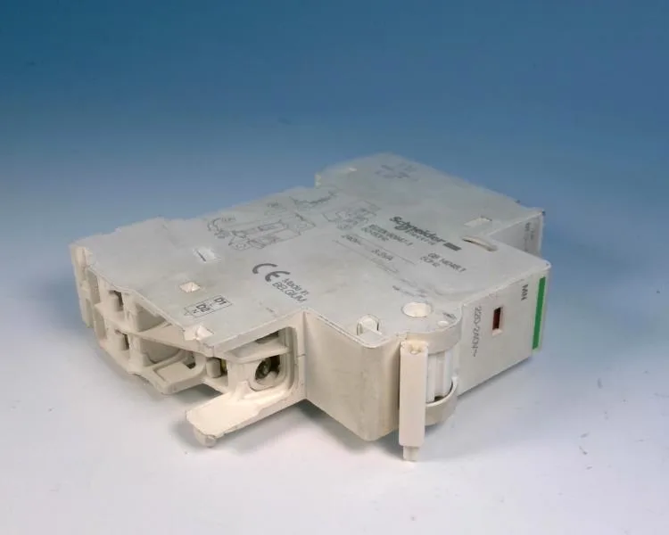 Schneider Electric A9N26960 (image 2)