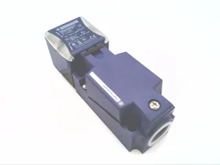 Schneider Electric XS8C4A4PCN12 — Proximity Sensors (image 2)