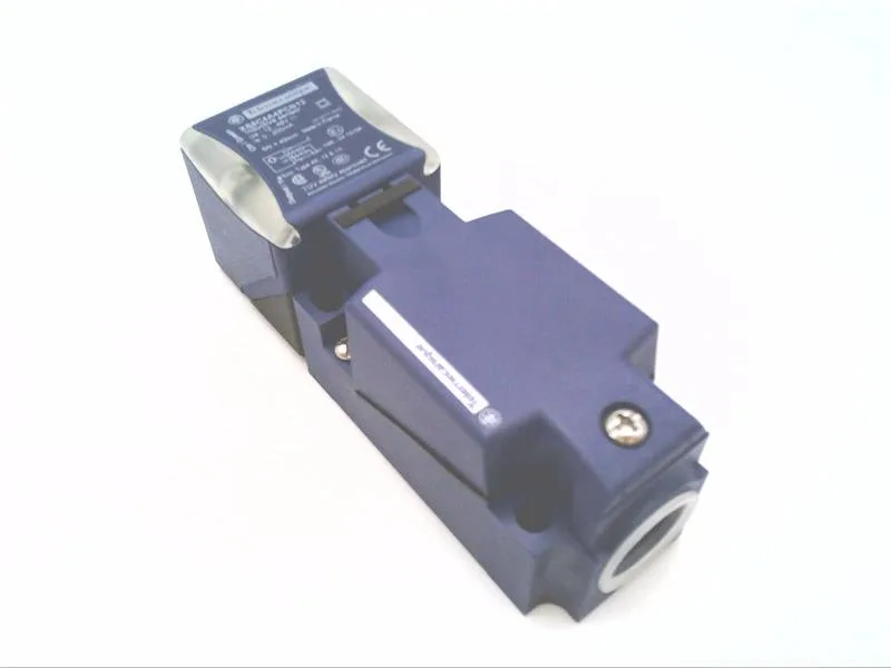 Schneider Electric XS8C4A4PCN12 — Proximity Sensors (image 2)