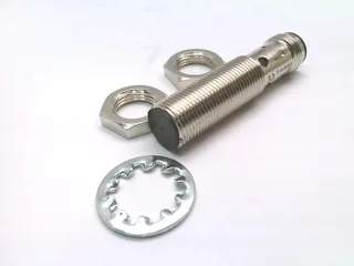 Omron E2B-M12KS04-M1-C2 — Proximity Sensors