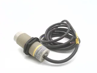 Omron E2K-X15MY2 — Proximity Sensors