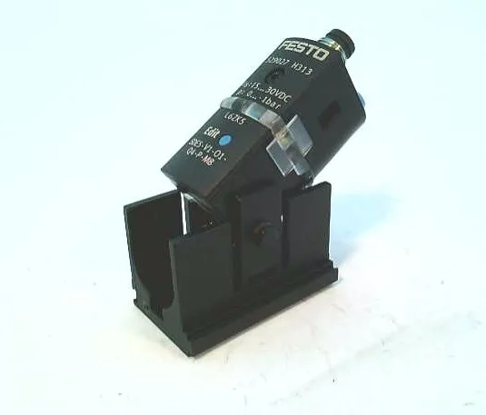 Festo SDE5-V1-O1-Q4-P-M8 — Pressure Sensors
