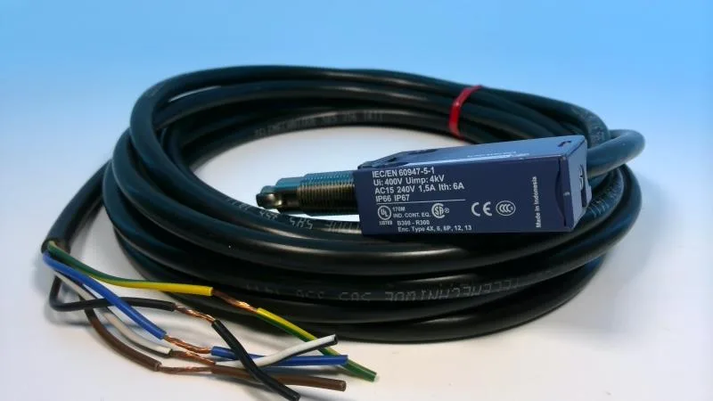 Schneider Electric XCMD25F2L5 — Limit Switches (image 4)