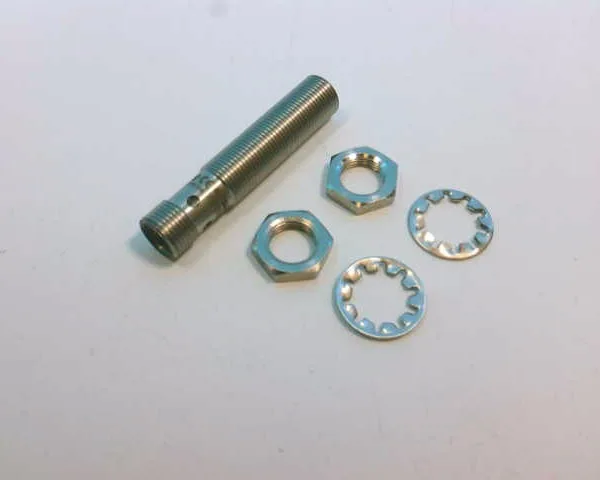 Schneider Electric XS912R1PAM12 — Proximity Sensors (image 2)