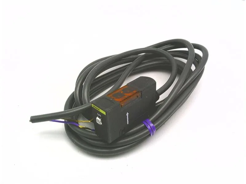 Omron E3S-AT61-L — Photoelectric Sensors