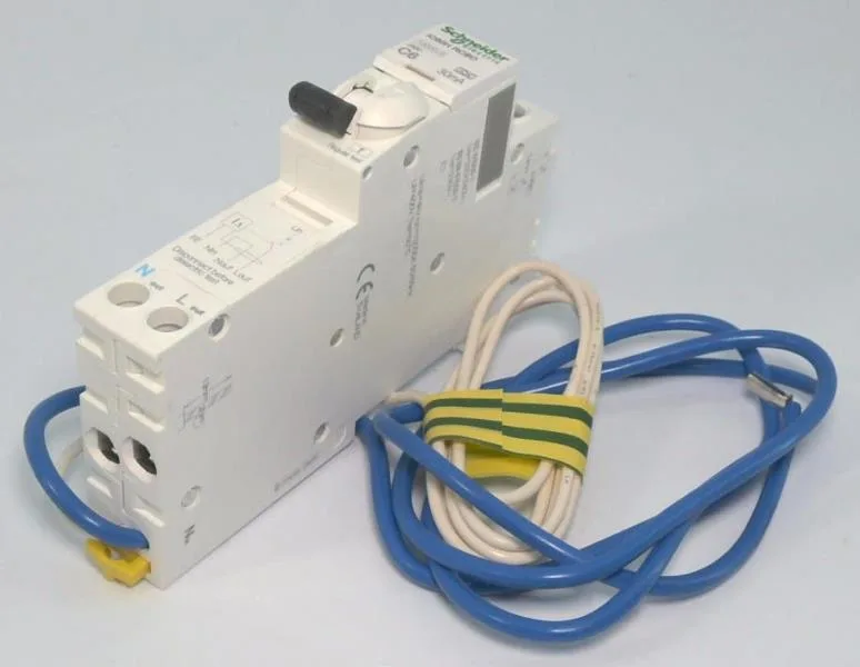 Schneider Electric A9D11806 (image 2)