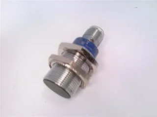Schneider Electric XS1N18PA340D — Proximity Sensors (image 4)
