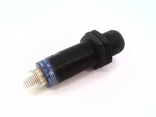 Schneider Electric XS4P18PA370D — Proximity Sensors (image 4)