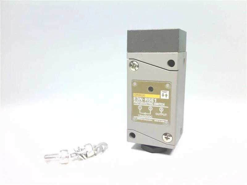 Omron E3N-R5E1 — Photoelectric Sensors