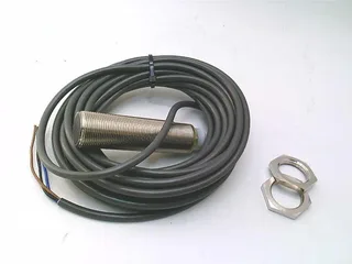 Omron E2A-M18LS08-WP-B2 5M — Proximity Sensors