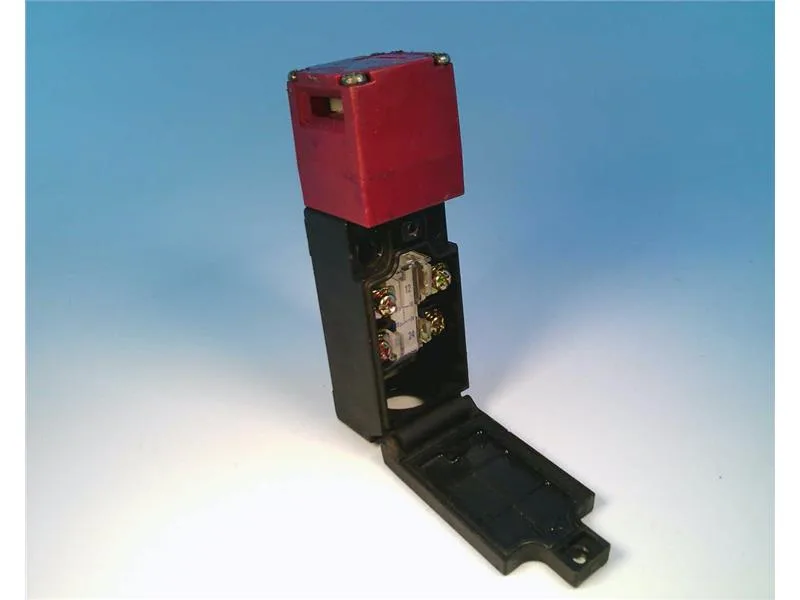 Omron D4DS-25FS — Limit Switches (image 2)