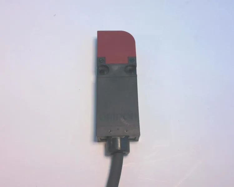 Omron D4GS-N4T-5 — Limit Switches (image 3)